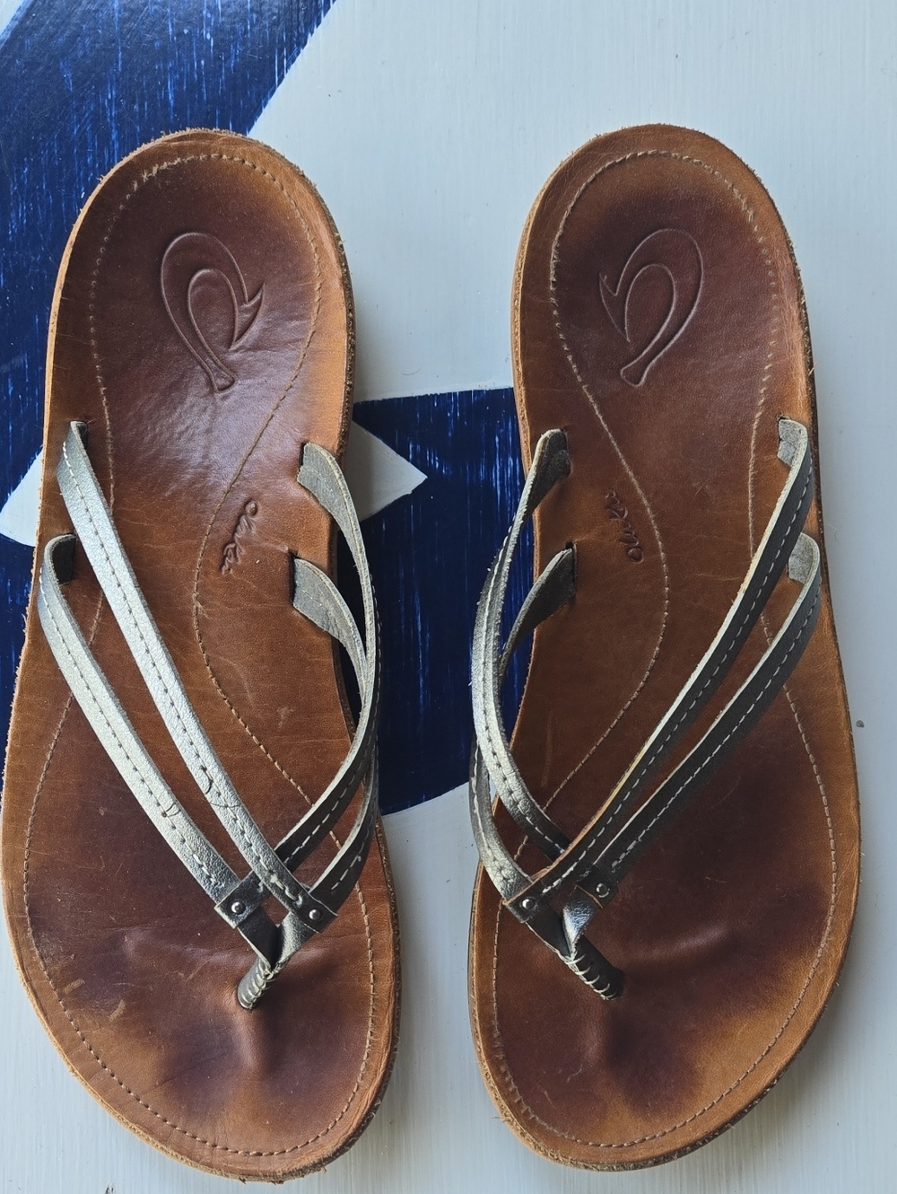 Olukai U'i Silver Leather Flip-flop Sandals Size 9